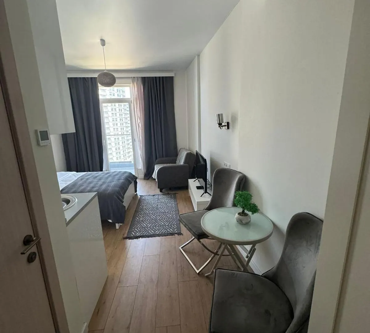 Solo Visit Apartments 1702 B Batumi 0*,